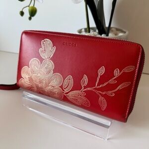 Gucci Red Leather Zip Around Wallet with Floral Detail Full Set – Iconic Design